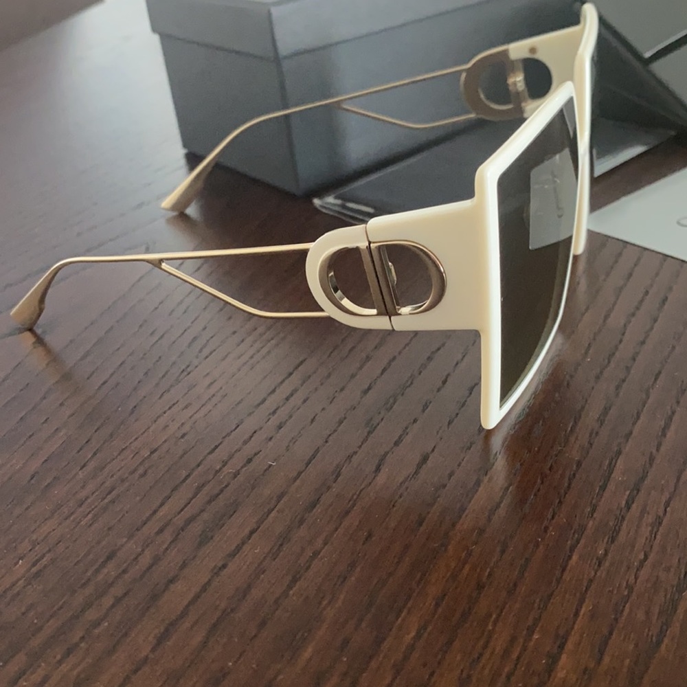 Dior Cream and Black Square Sunglasses - Picture 5 of 6